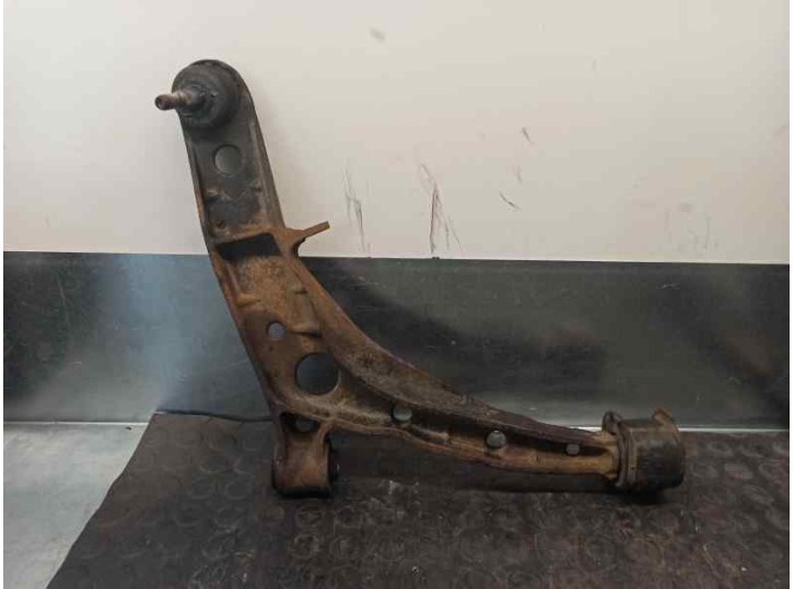 Recambio de brazo suspension inferior delantero derecho para hyundai galloper santano 2.0 referencia OEM IAM 