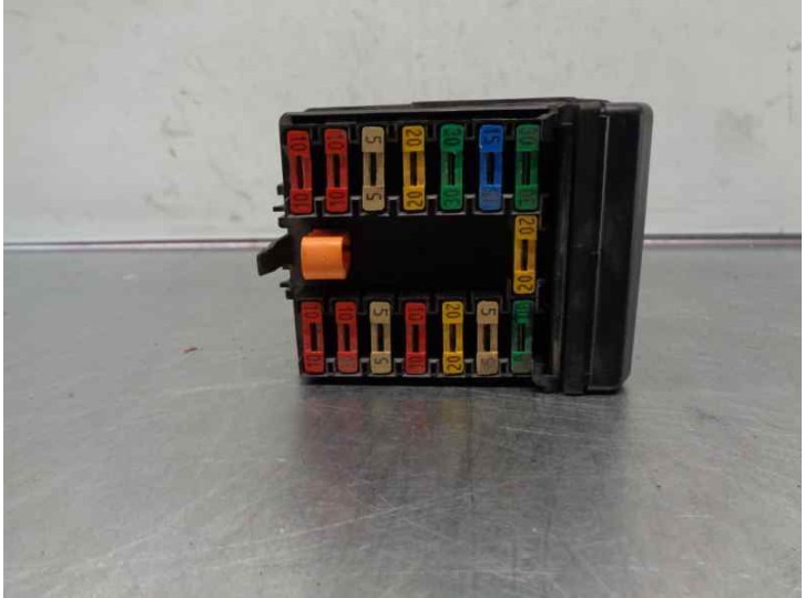 Recambio de caja reles / fusibles para citroën xantia berlina 1.9 td seduction referencia OEM IAM 6500H5 