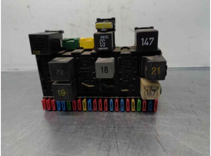 Recambio de caja reles / fusibles para citroën xantia berlina 1.9 td seduction referencia OEM IAM 68472094445 