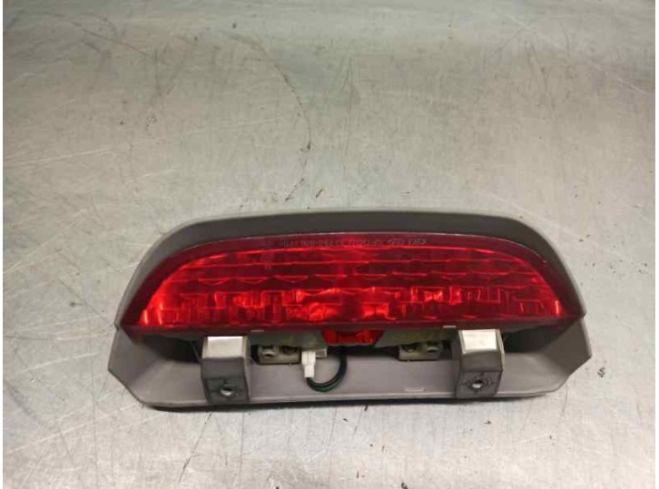 Recambio de luz central de freno para kia picanto 1.1 cat referencia OEM IAM 92750070 SEOGU