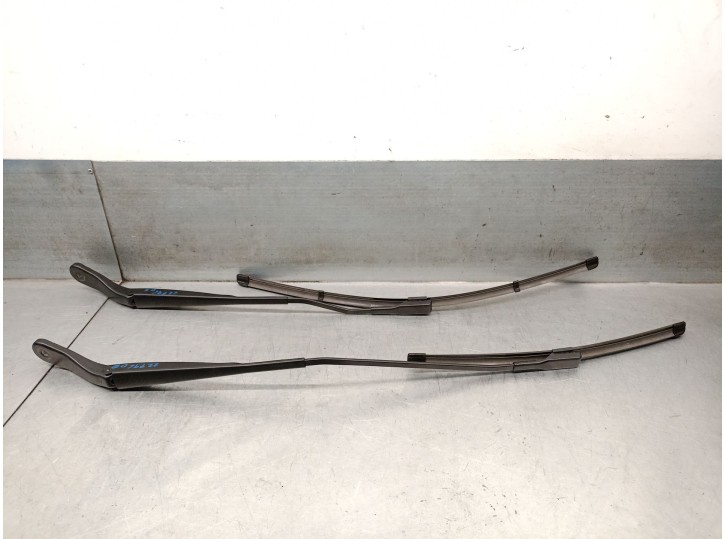 Recambio de brazo limpia delantero derecho para dacia sandero iii 1.0 tce 90 referencia OEM IAM 288862091R  