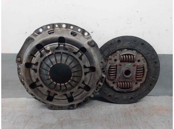 Recambio de kit embrague para nissan primera berlina (p11) 2.0 turbodiesel cat referencia OEM IAM 302102F600 LUK