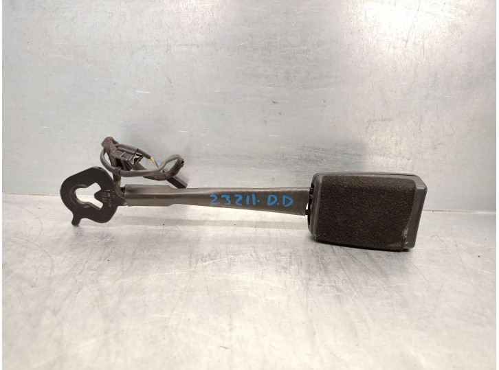 Recambio de enganche cinturon para audi a3 (8v1, 8vk) 2.0 tdi referencia OEM IAM 8V0857755F 8V0857755F 