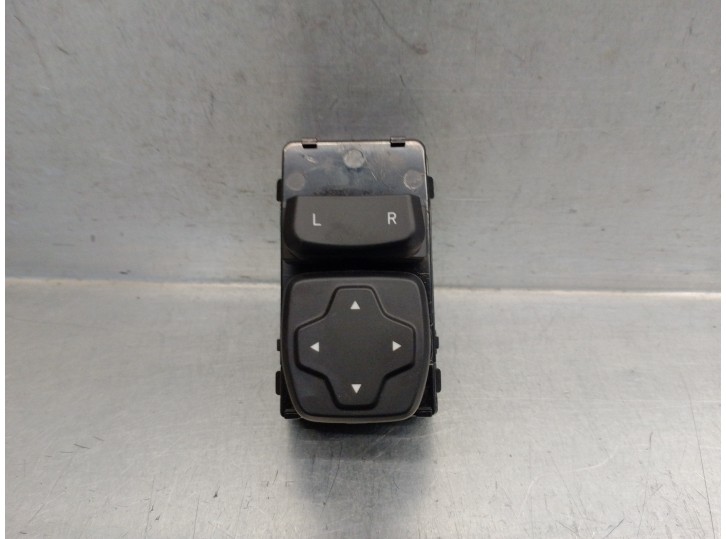 Recambio de mando retrovisor para hyundai kona 1.0 tgdi cat referencia OEM IAM 3K548A1000  