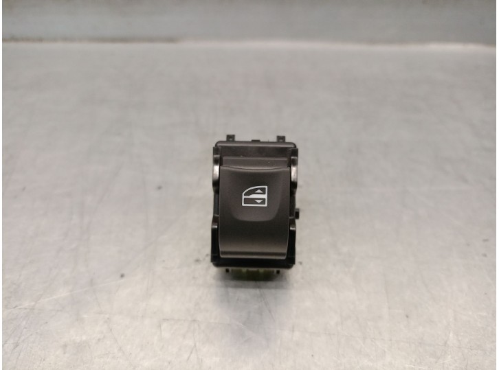 Recambio de mando elevalunas trasero derecho para dacia sandero iii 1.0 tce 90 referencia OEM IAM 254118439R 