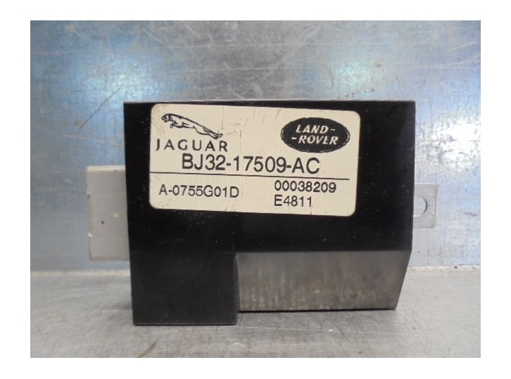Replacement wiper control unit for Land Rover Evoque 2.2 TD4 cat OEM IAM reference BJ3214D617AB 