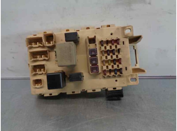 Recambio de caja reles / fusibles para toyota yaris (ncp1/nlp1/scp1) 1.3 16v cat referencia OEM IAM 8273252020 