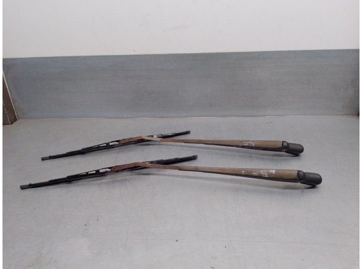 Recambio de brazo limpia delantero derecho para isuzu trooper 2.8 turbodiesel referencia OEM IAM 4JB1 DERECHO E IZQUIERDO 