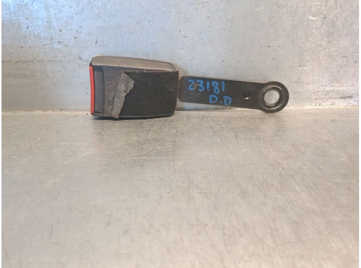 Recambio de enganche cinturon para peugeot 206 berlina 1.9 diesel referencia OEM IAM 9135008 8972RP 