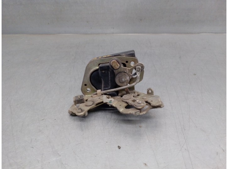 Recambio de cerradura puerta trasera izquierda para isuzu trooper 2.8 turbodiesel referencia OEM IAM 4JB1 5 PUERTAS