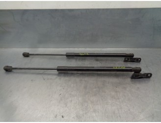 Replacement boot / tailgate struts for Hyundai ix35 1.7 CRDi OEM IAM reference 817702Y000 