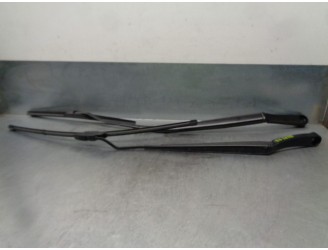 Replacement front right wiper arm for Hyundai ix35 1.7 CRDi cat OEM IAM reference 983102S000 