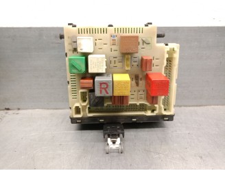 Recambio de caja reles / fusibles para ford escort berlina/turnier 1.6 16v cat referencia OEM IAM 14014CDA 