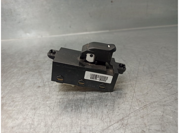 Recambio de mando elevalunas delantero derecho para kia soul ( ) 1.6 crdi cat referencia OEM IAM 93575B2000 7 PINES 