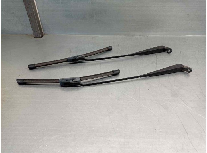 Recambio de brazo limpia delantero derecho para ford ka (ccq) 1.3 cat referencia OEM IAM 97KG17526DC 