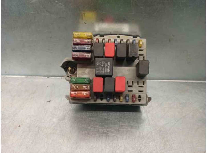 Recambio de caja reles / fusibles para fiat punto berlina (188) 1.2 16v cat referencia OEM IAM 46760255 