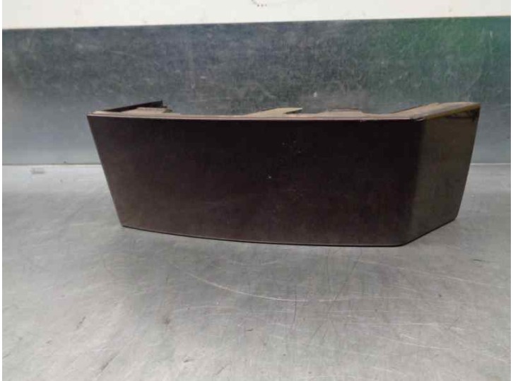 Recambio de molduras delanteras para volvo xc90 2.4 diesel cat referencia OEM IAM 8620820 