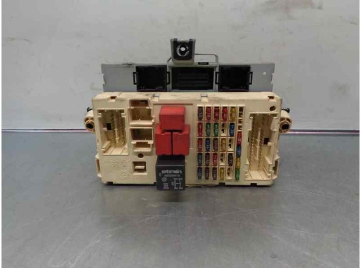 Recambio de caja reles / fusibles para fiat stilo (192) 1.9 jtd cat referencia OEM IAM 51711819 501209520040 