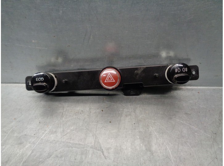 Replacement hazard warning switch for Fiat 500 (312_) 0.9 (312axg1a, 312.axg11) OEM IAM reference 735527546 