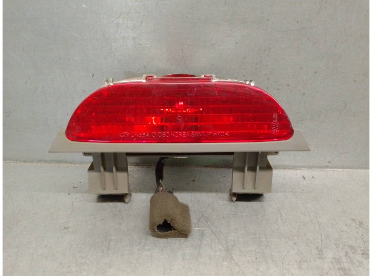 Recambio de luz central de freno para kia carnival ii 2.9 crdi cat referencia OEM IAM 0K56A51580  