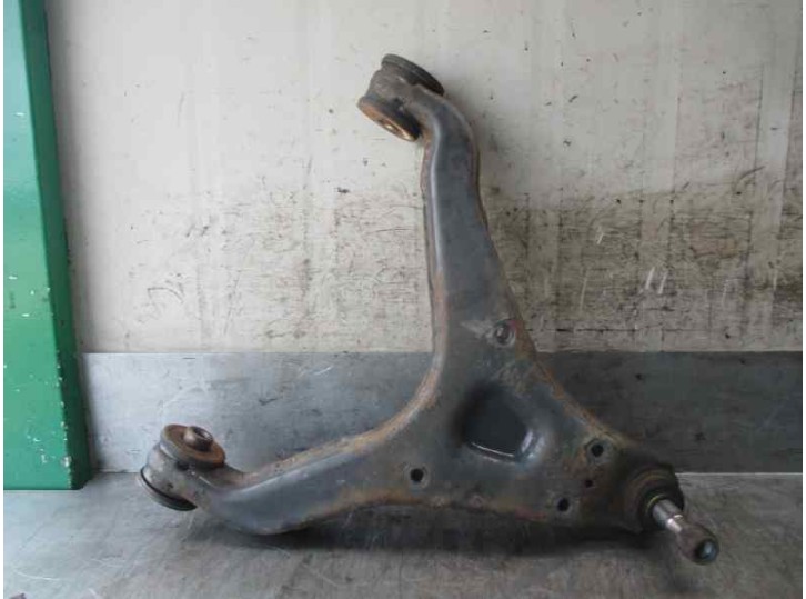 Recambio de brazo suspension inferior delantero derecho para iveco daily caja cerrada (2006 =>) 2.3 diesel cat referencia OEM IA