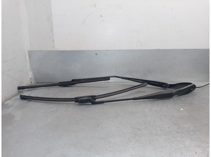 Recambio de brazo limpia delantero derecho para volvo c30 1.6 diesel cat referencia OEM IAM 8623160LHD  