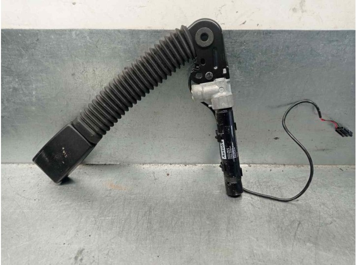 Replacement right airbag pretensioner for BMW 5 Series Saloon (E60) 2.0 Turbodiesel CAT OEM IAM reference 9117240 4 DOORS