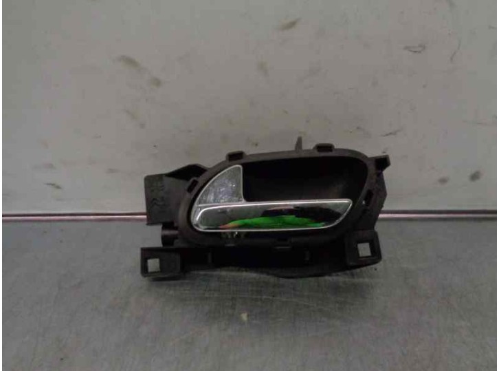 Replacement front left interior door handle for Citroën C6 2.7 V6 HDi FAP CAT (UHZ / DT17TED4) OEM IAM reference 96526178V