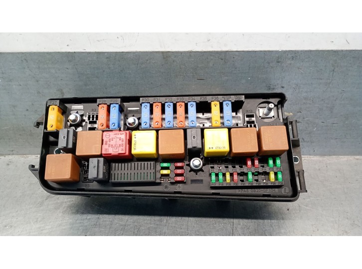 Replacement relay/fuse box for Saab 9-3 station wagon (E50) 1.9 TiD OEM IAM reference 12767115 
