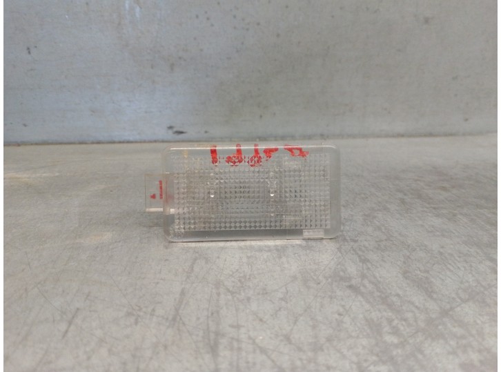 Recambio de luz interior para volvo c30 1.6 diesel cat referencia OEM IAM 30754448  TRAC/ IZQ