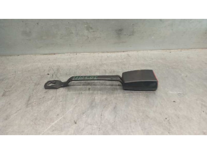 Recambio de enganche cinturon para audi a4 berlina (b5) 1.9 tdi referencia OEM IAM 8D0857755B 