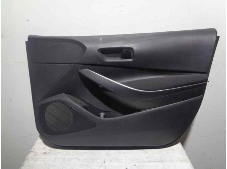 Recambio de guarnecido puerta delantera derecha para toyota corolla (e21) referencia OEM IAM 6761002U50C0 NEGRO 4 PUERTAS