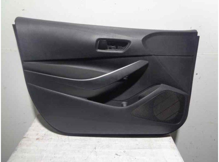 Recambio de guarnecido puerta delantera izquierda para toyota corolla (e21) referencia OEM IAM 6762002V20C0 NEGRO 4 PUERTAS