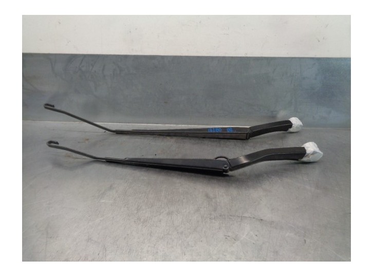 Recambio de brazo limpia delantero derecho para opel insignia sports tourer cosmo referencia OEM IAM 13227399  