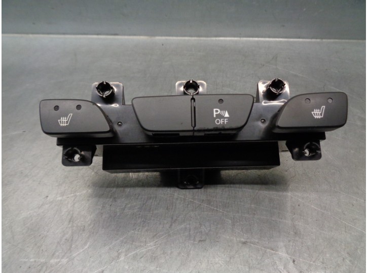 Replacement dashboard controls for Hyundai ix35 1.7 CRDi CAT OEM IAM reference 846202Y125 933102Y100 