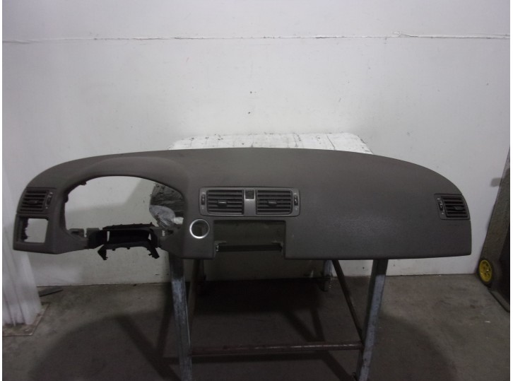 Recambio de salpicadero para volvo c30 1.6 diesel cat referencia OEM IAM 39889255 GRIS OSCURO 