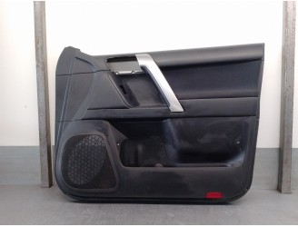 Recambio de guarnecido puerta delantera derecha para toyota land cruiser (j15) 3.0 turbodiesel cat referencia OEM IAM 6761060S20