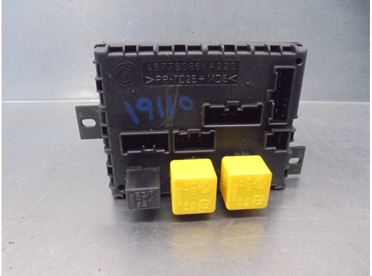 Recambio de caja reles / fusibles para lancia lybra berlina 1.9 turbodiesel cat referencia OEM IAM 46776086  