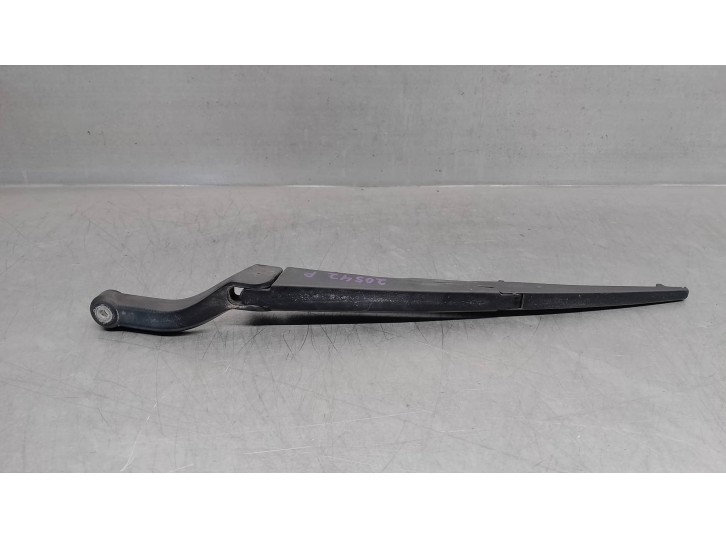 Recambio de brazo limpia trasero para toyota land cruiser (j15) 3.0 turbodiesel cat referencia OEM IAM 8524160150  