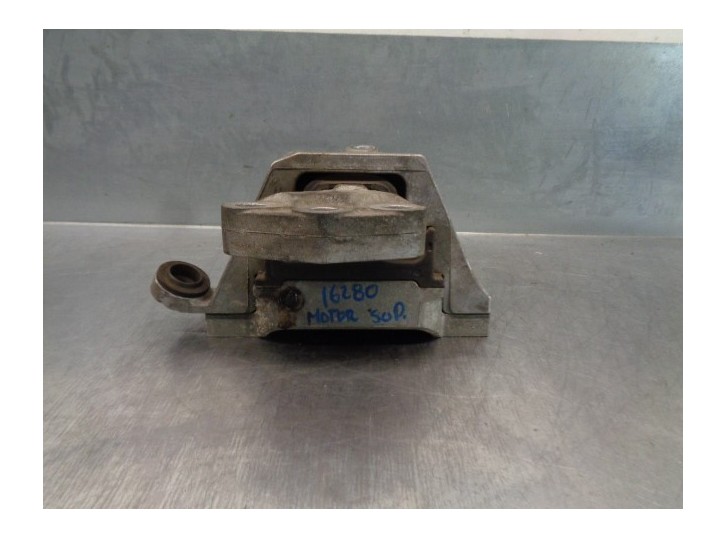 Recambio de soporte motor derecho para opel insignia sports tourer cosmo referencia OEM IAM 13227717 
