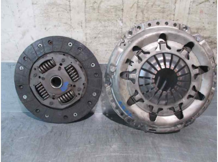 Recambio de kit embrague para toyota corolla (e12) 1.4 turbodiesel cat referencia OEM IAM 412123900 121007510 LUK