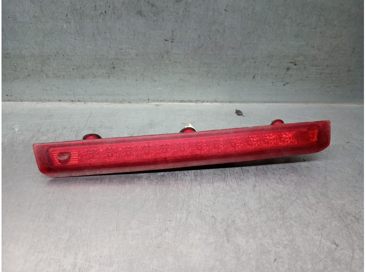 Recambio de luz central de freno para hyundai i30 1.6 crdi cat referencia OEM IAM 927002R0 927002R000 