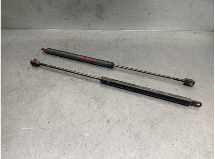 Replacement boot / tailgate shock absorbers for Volkswagen T-3 Caravelle 1.6 C.C TD OEM IAM reference 3677226 