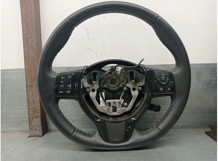 Recambio de volante para toyota yaris (_p13_) 1.5 (nsp131_) referencia OEM IAM 45100OD49024 451020D30024 310374599BMYAA