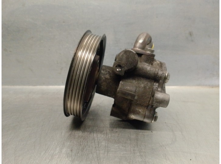 Recambio de bomba servodireccion para volkswagen passat berlina (3b3) 1.9 tdi referencia OEM IAM 8D0145177Q KY17005 KYB