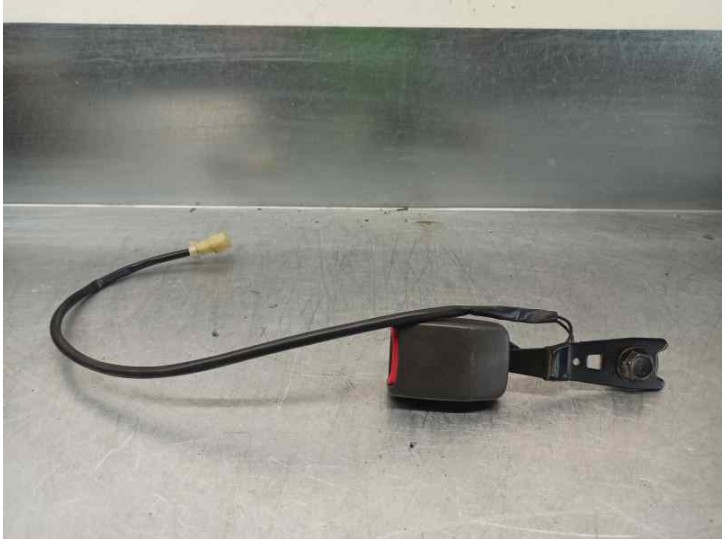 Recambio de enganche cinturon para kia shuma ii 1.6 cat referencia OEM IAM 1CA4352083 