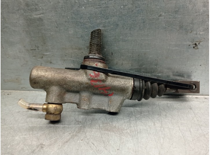 Recambio de bomba embrague para volkswagen t-3 caravelle 1.6 c.c td referencia OEM IAM 3677452  