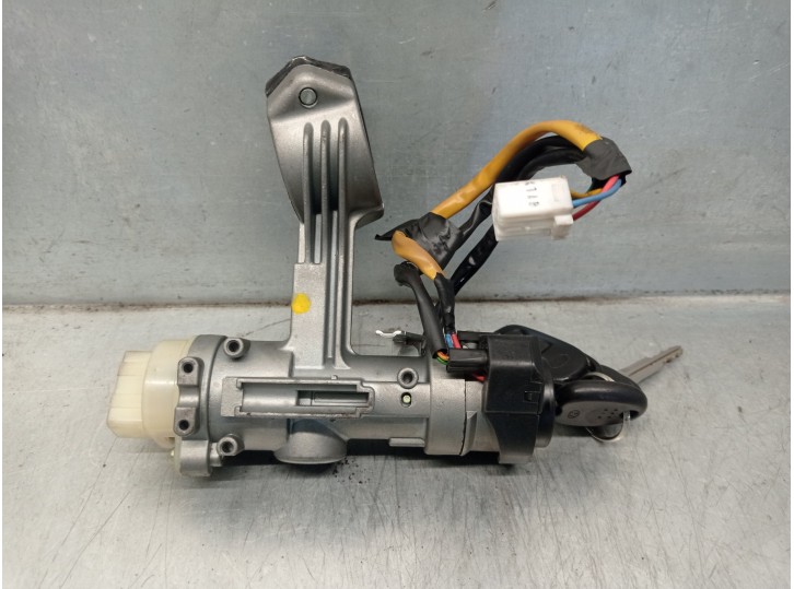 Replacement ignition switch for Hyundai Tucson (JM) 2.0 cat OEM IAM reference 819102EA00 