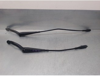 Recambio de brazo limpia delantero derecho para opel corsa e business referencia OEM IAM 13284134 13284136 