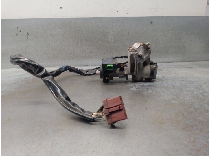 Replacement ignition switch for Seat Cordoba sedan (6K2) 1.9 SDi OEM IAM reference 39730S04G0 